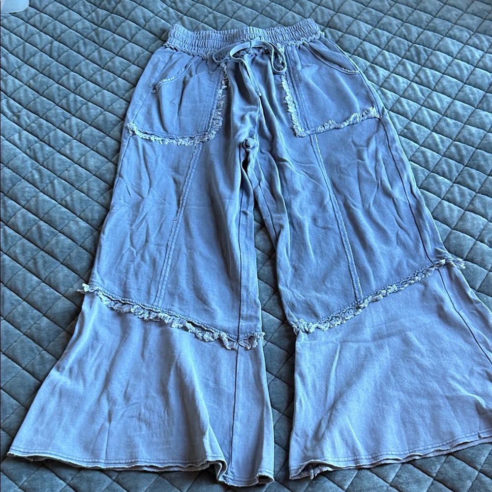 Blue Easel flare sweatpants never worn